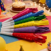 Imagen de TROMPETAS DE PAPEL DE COLORES 6 pzas.